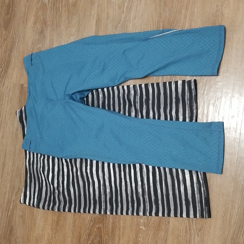 (L) kyodan Bundle of 2 Cropped Leggings Capris Stretch Stripes Yoga Gym Active